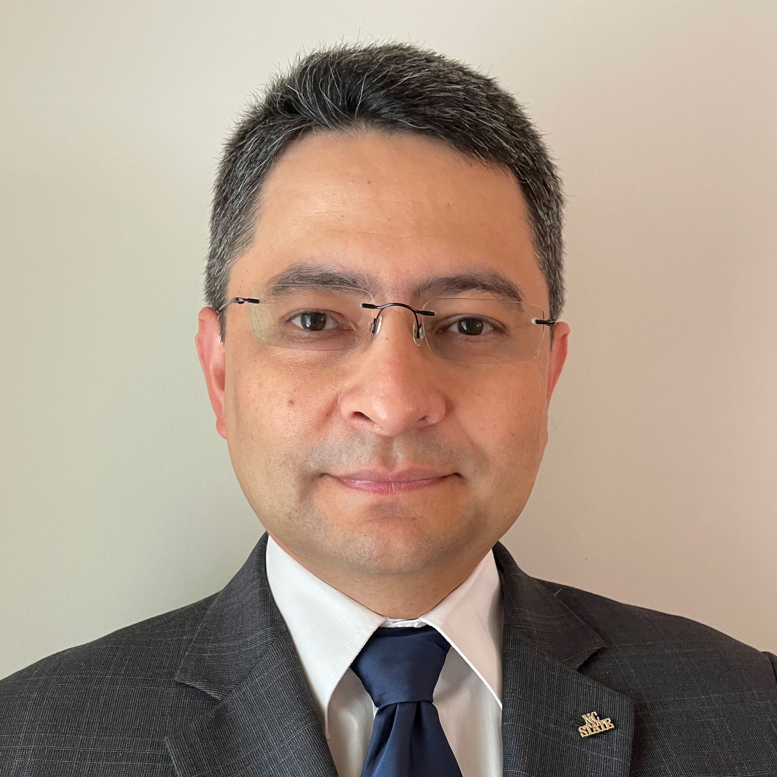 Edgar O. Oviedo-Rondon's Headshot Image