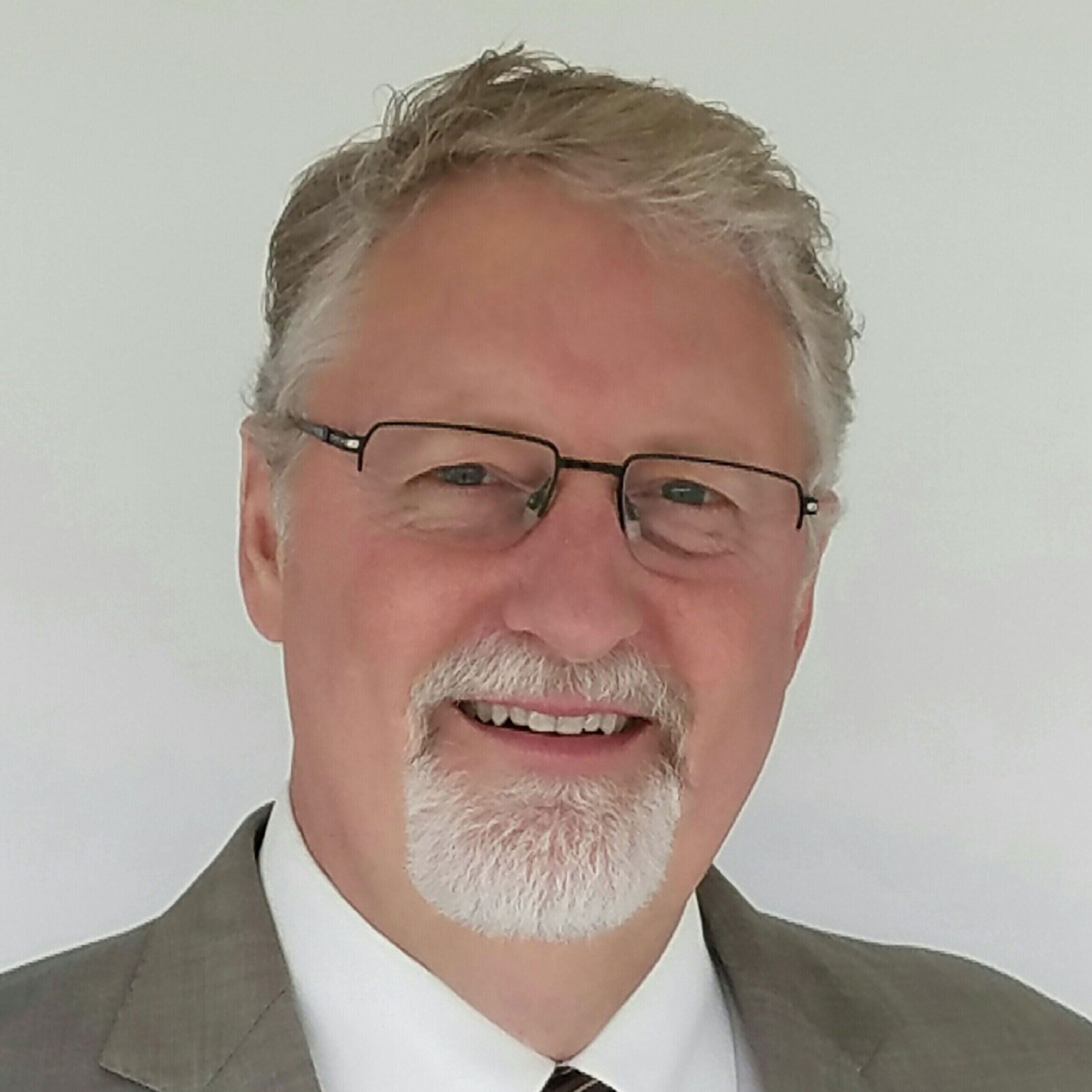 Mike VandeHaar's Headshot Image